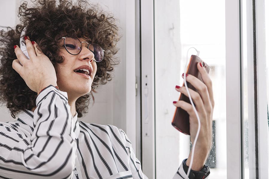 reaccionando antes la música en la publicidad